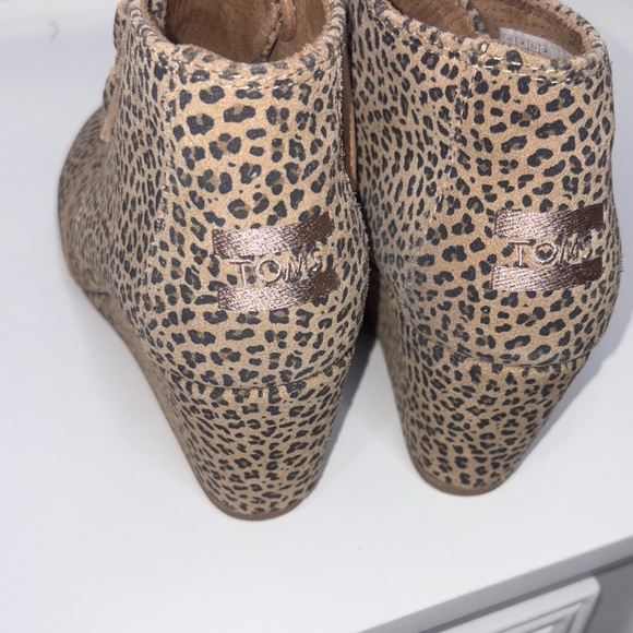 TOMS Gwen Ankle Boot – Mini Cheetah Suede (Women’s 6.5) - Picture 3 of 4